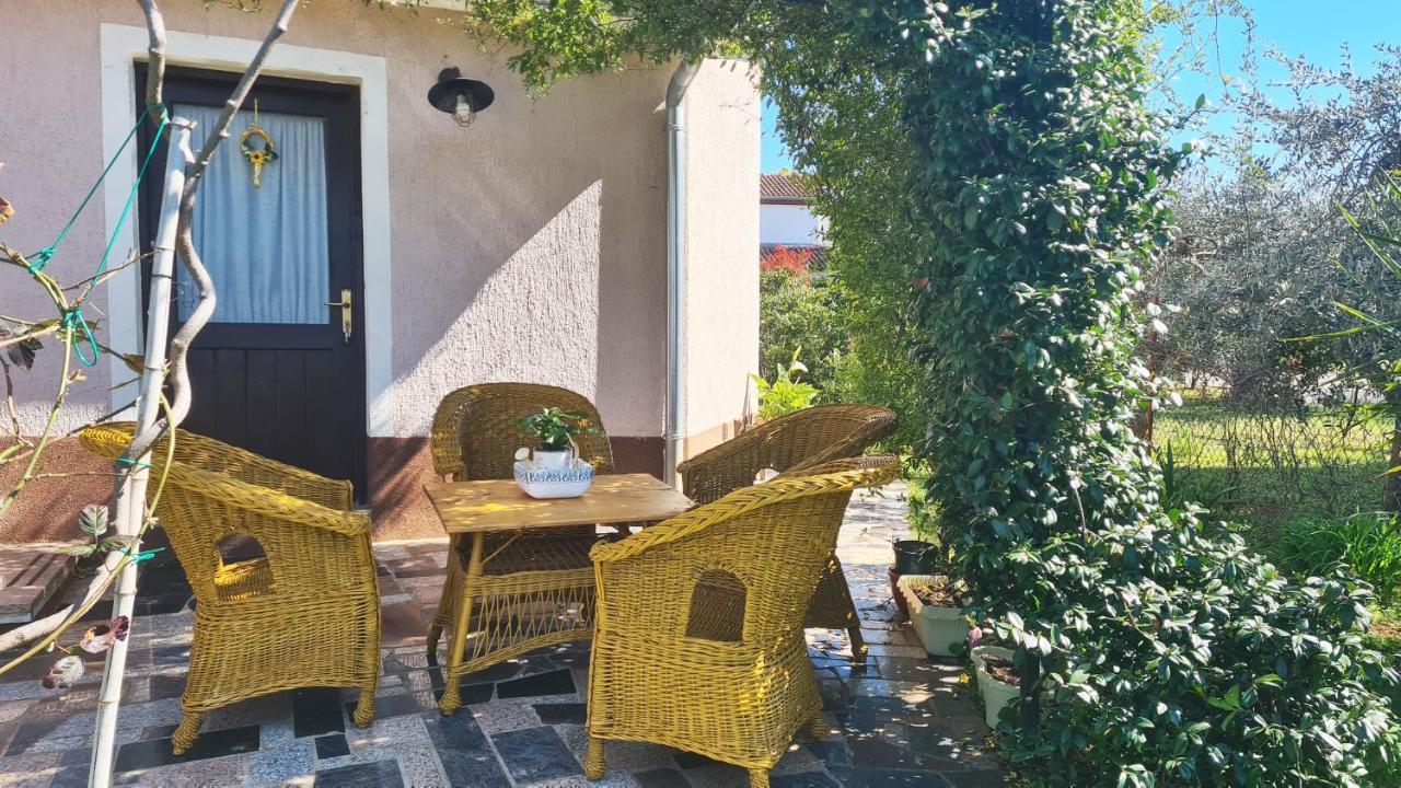 Apartman Kos Rosini Bagian luar foto
