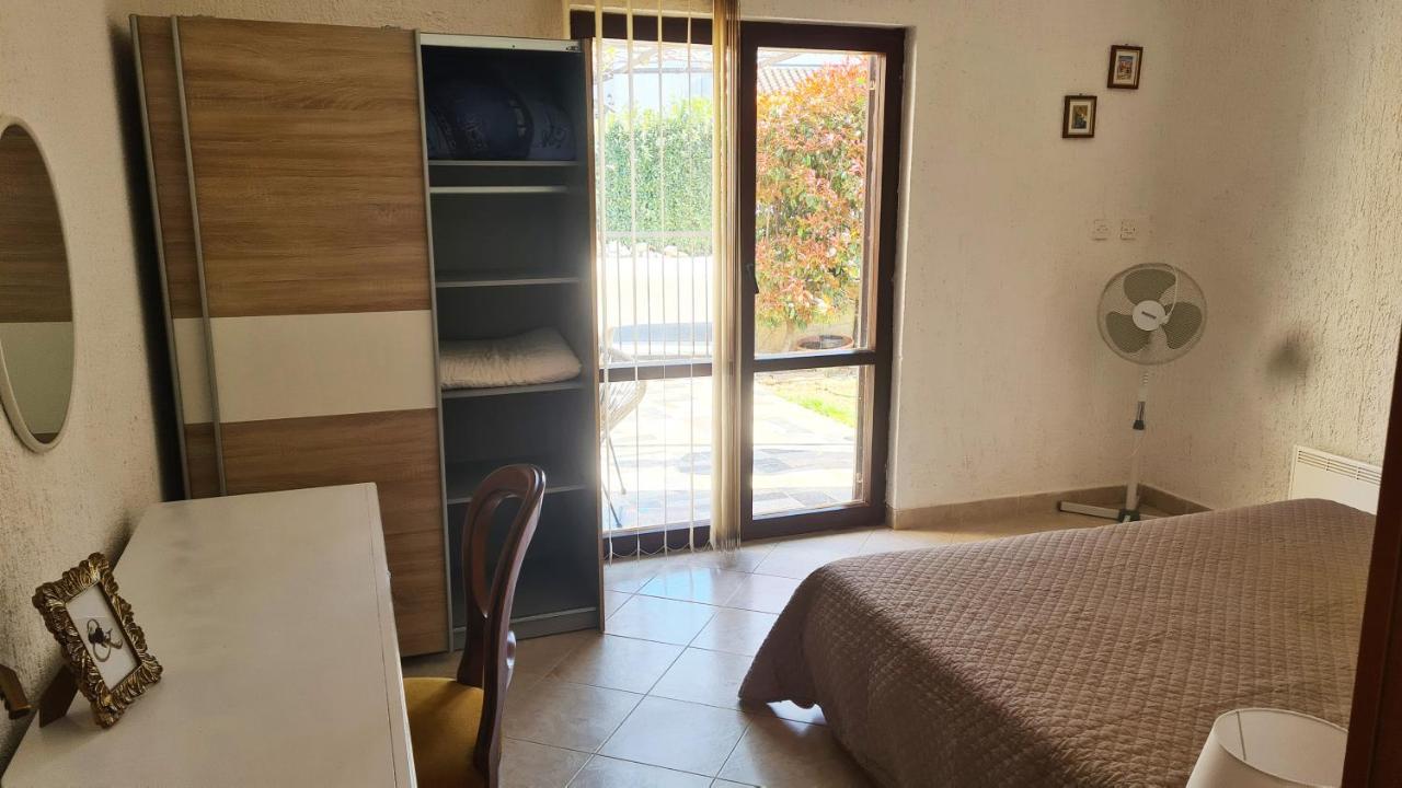 Apartman Kos Rosini Bagian luar foto