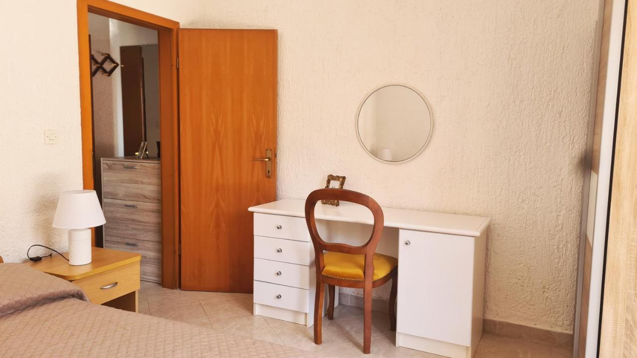 Apartman Kos Rosini Bagian luar foto